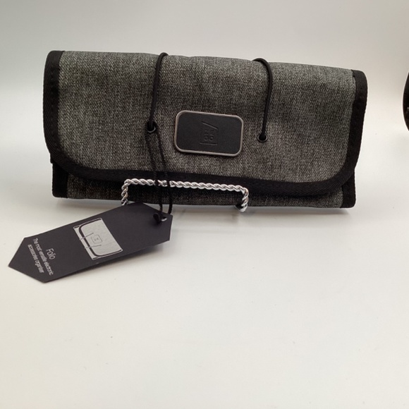Folio Digital Storage Bag Electronic Accessories Charger Cable Organizer NWT - Picture 3 of 5